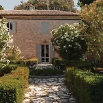 In Einem In Den Huegeln- Mit Garten Und Pool By Interhome Daire *