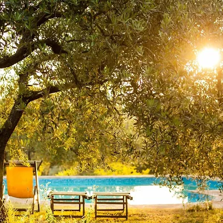In Einem In Den Huegeln- Mit Garten Un By Interhome דירה פסארו