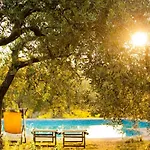 In Einem In Den Huegeln- Mit Garten Und Pool By Interhome Apartamento Pésaro