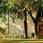 Apartamento In Einem In Den Huegeln- Mit Garten Und Pool By Interhome